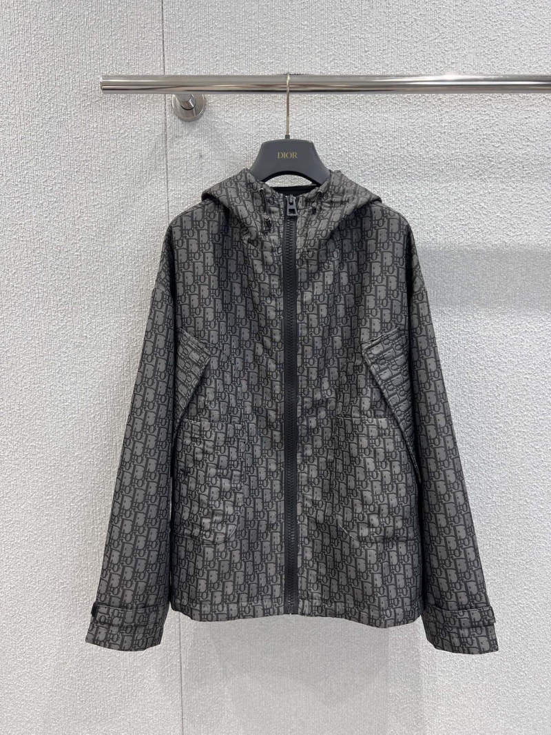 chr1st1an D10r outwear